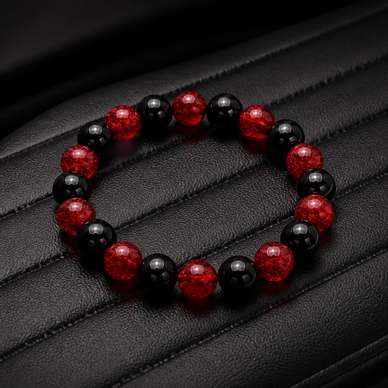 Stone Obi Edition armband op zwart leer
